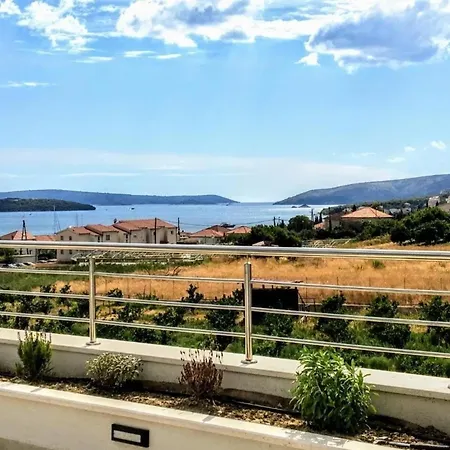 Holiday home Moderne Gemuetliche Mit Pool Und Meerblick Trogir