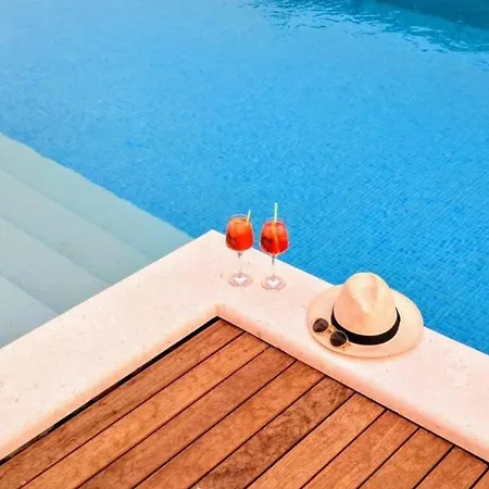 Moderne Gemuetliche Mit Pool Und Meerblick *