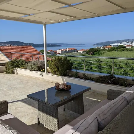 Moderne Gemuetliche Mit Pool Und Meerblick